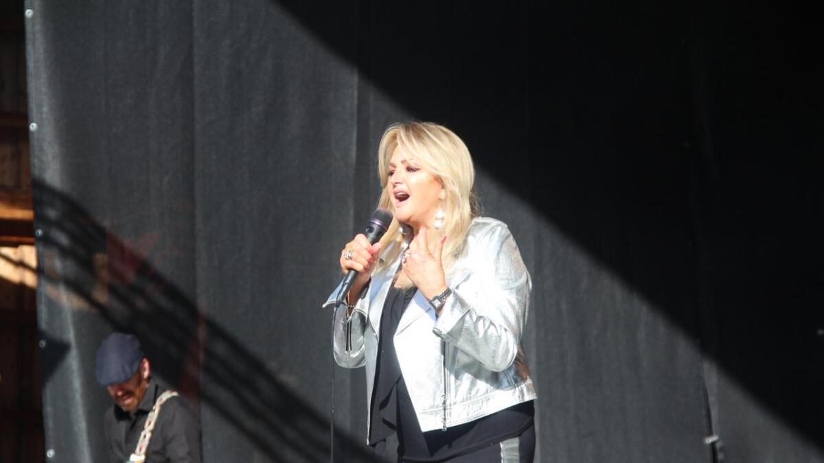 Bonnie Tyler sørgde for god stemning på Hallingmarken laurdag kveld.